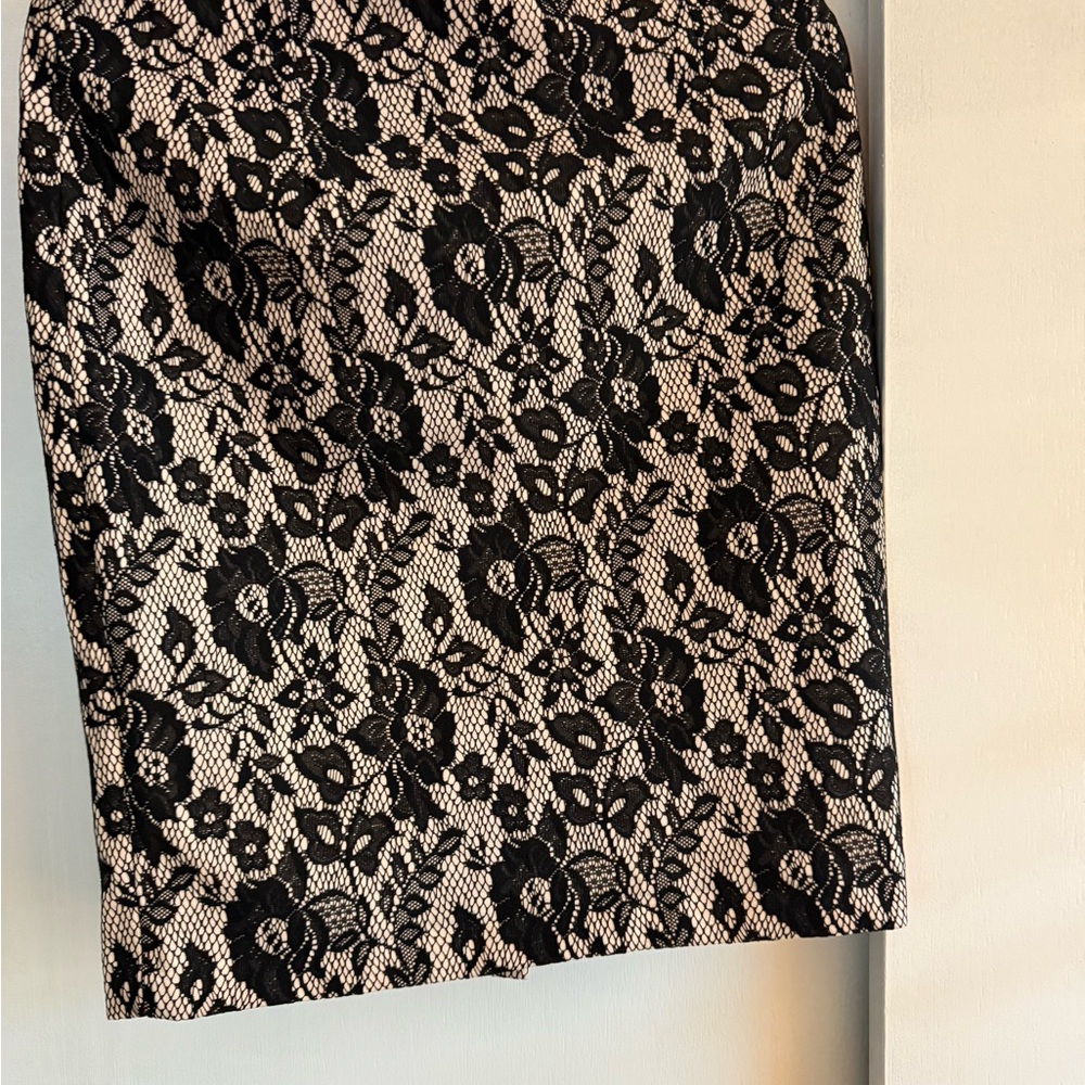 Chic Black Lace Pencil Skirt